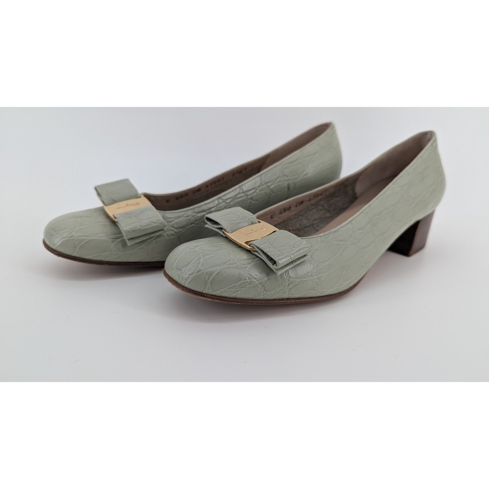 Salvatore Ferragamo Vara Croc Embossed Leather Pumps Sage Green 8.5 AA - Picture 3 of 7